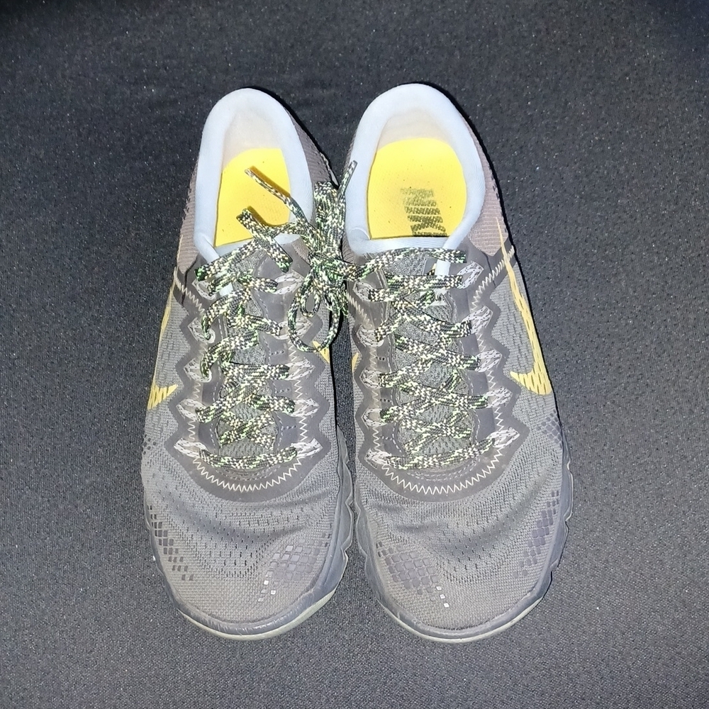 Nike Women's Nike Zoom Kiger running shoes - size 7.5